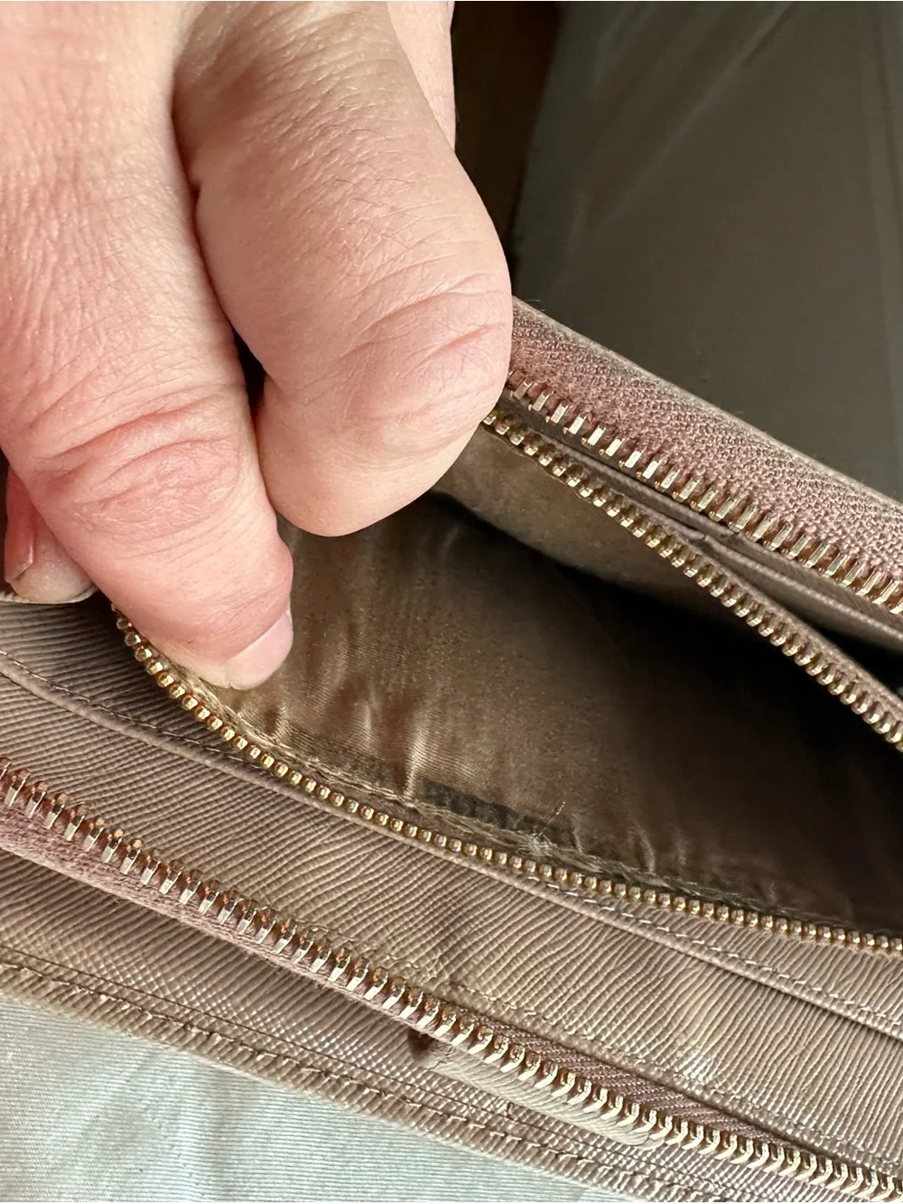 Prada zip around